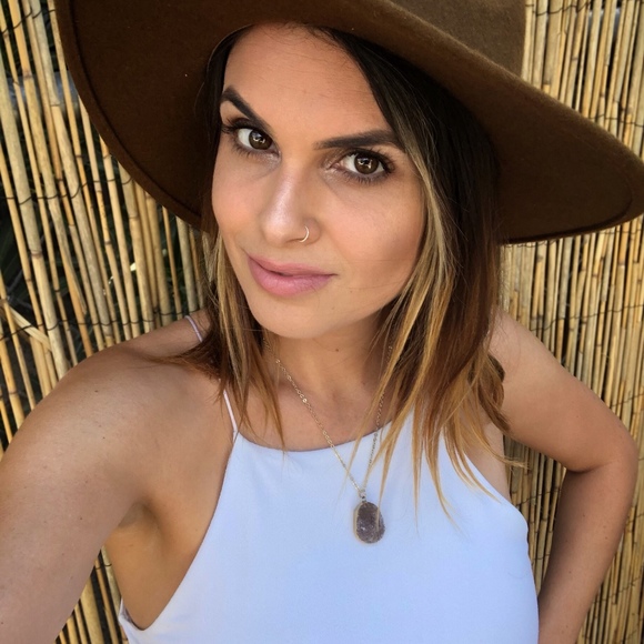 Meet your Posher, G - Picture 1 of 1